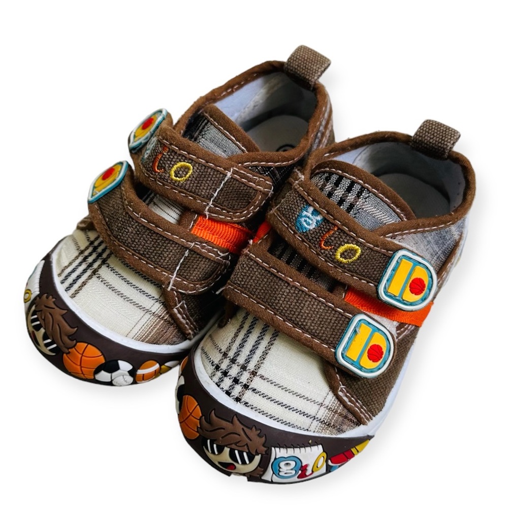 Gio Sports 🏀 🏈 ⚽️ Shoes
EU Size 21/US Infant Size 5.5